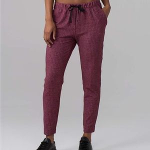 Lululemon Jet Crop Slim Jogger - Herringbone Berry Rumble